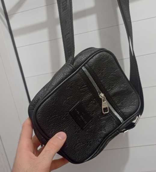 Чисто нова оригинална чантичка Louis Vuitton със сертификат