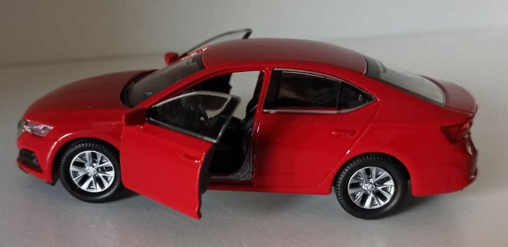 Macheta Skoda Octavia 4 sedan rosu - Welly 1/36