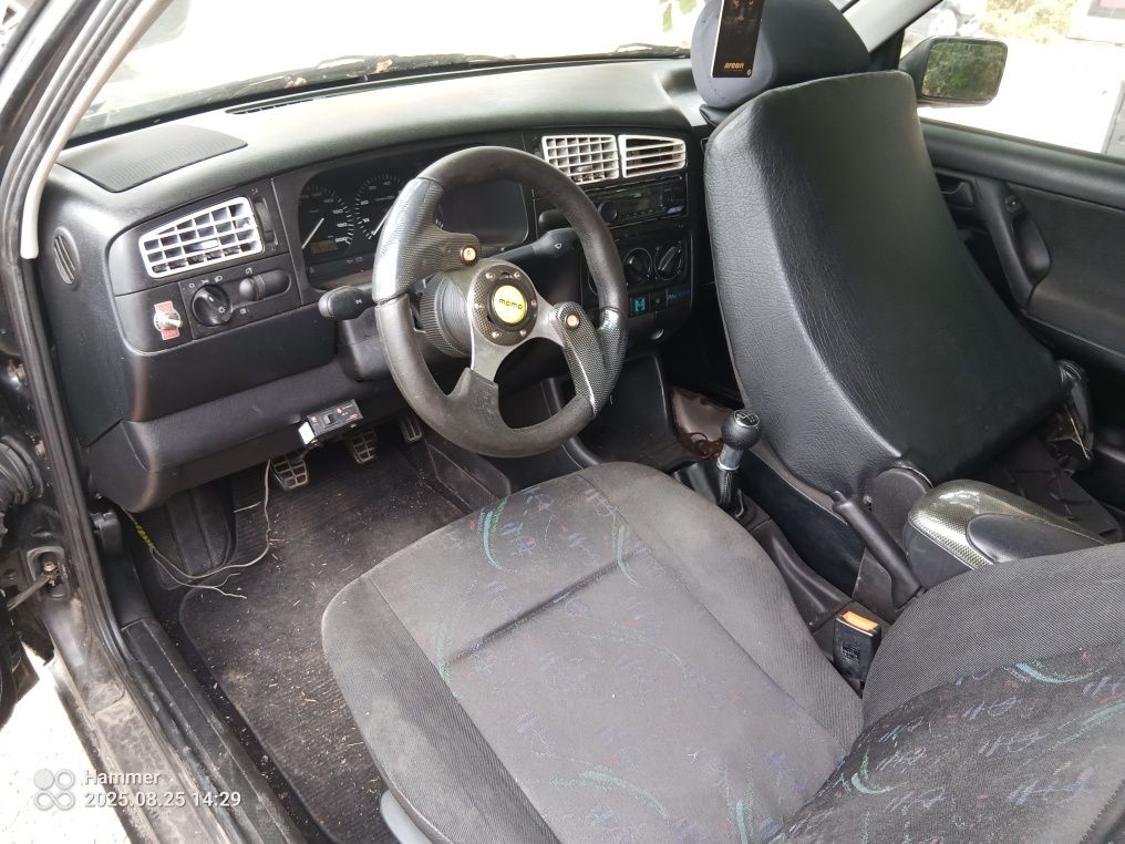 Продавам Volkswagen Golf 3 1.6 моно инжекция на части