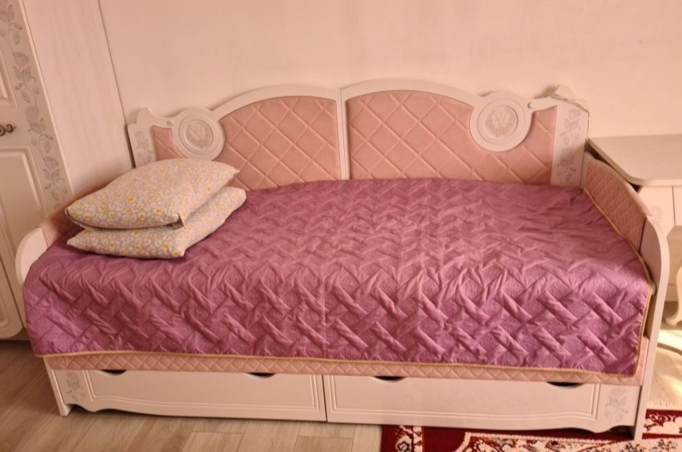 Детская кровать-софа для девочки
