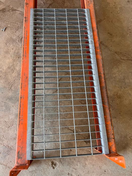 Rafturi metalice