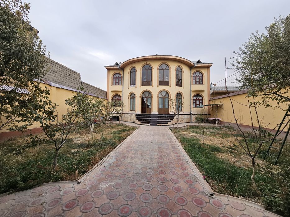 Продается дом на земле в центре города