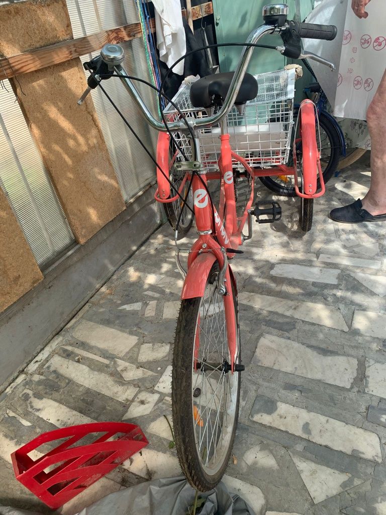 Vând două biciclete