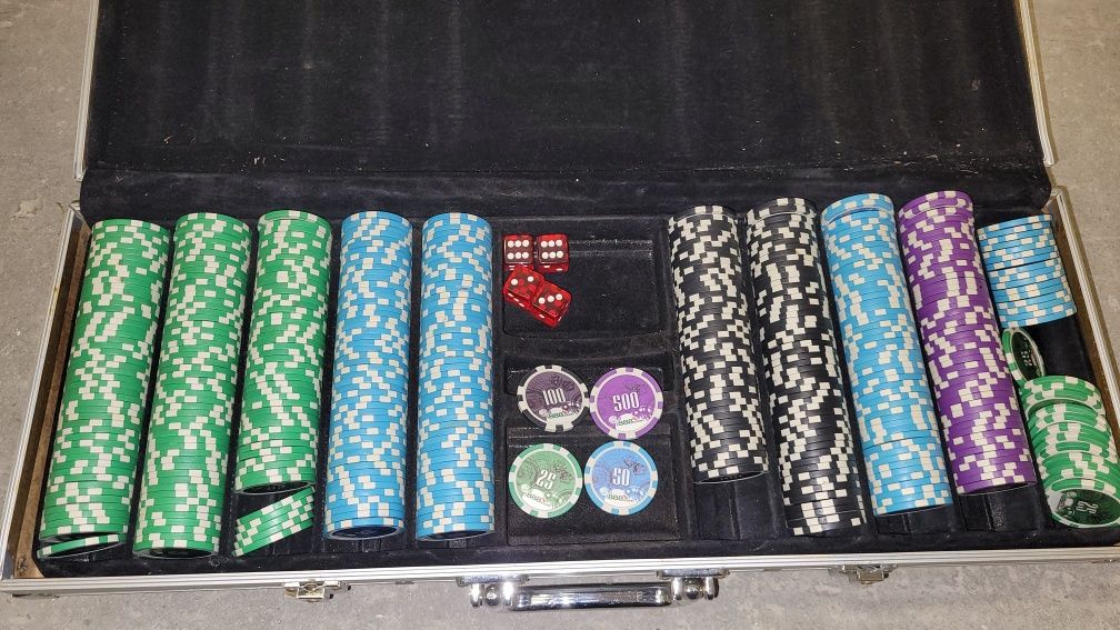 Set de poker profesional 888Casino 500 chipsuri poker profesionale