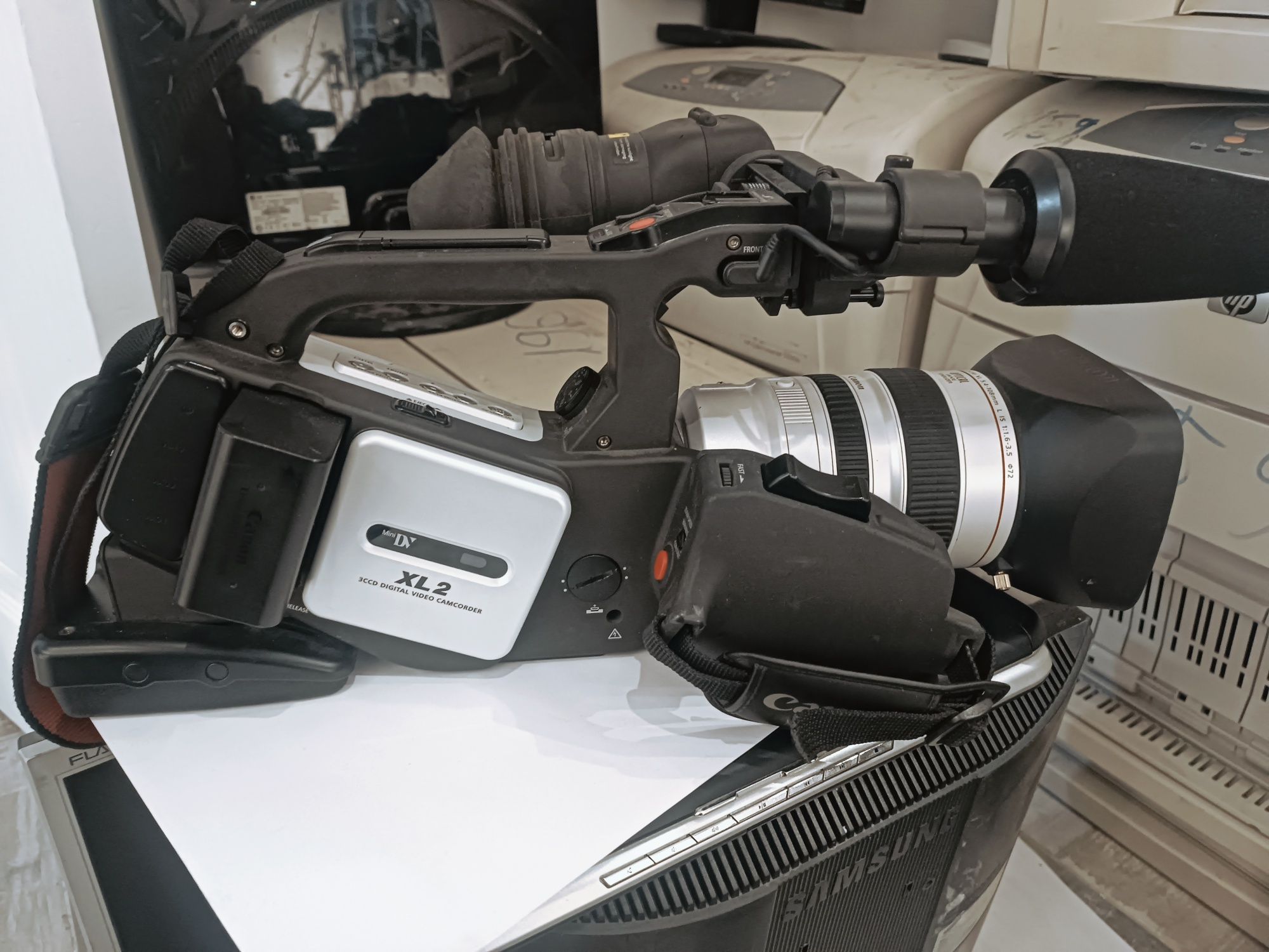 Профессиональная видеокамера Canon XL2