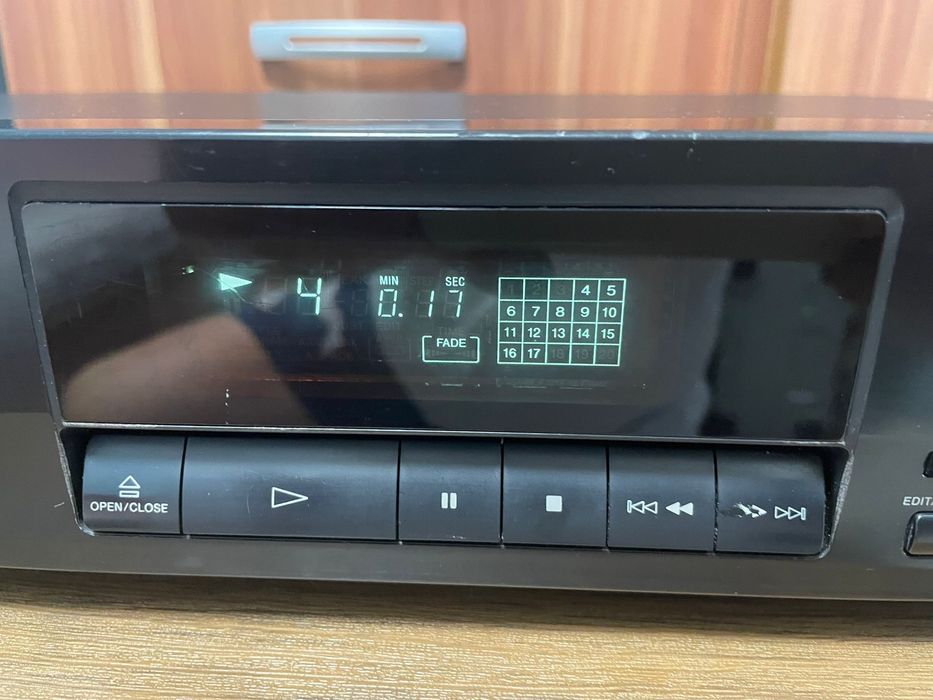 Sony CDP-211 Compact Disc Player