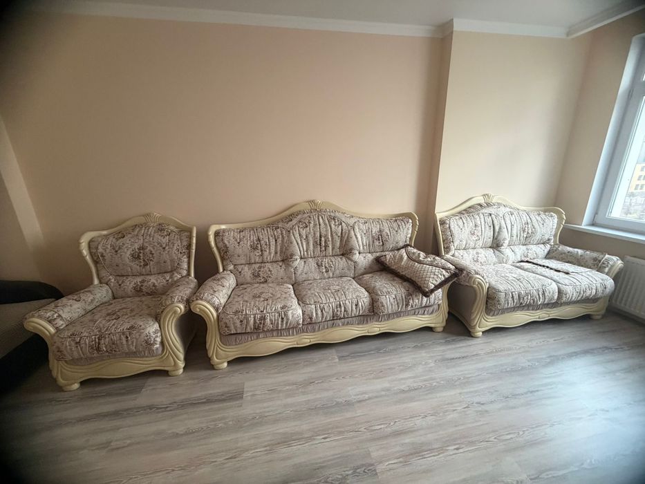 Мягкая мебель из натурального дерева