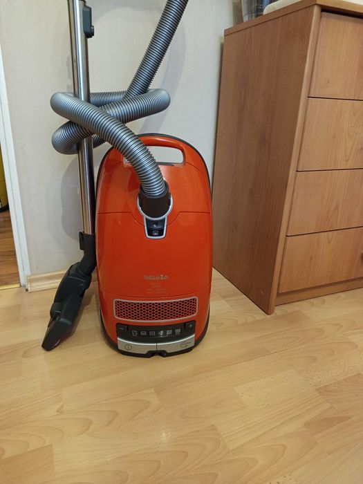 Прахосмукачка Miele S8330 HEPA