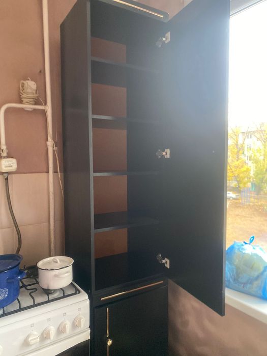 Продам шкаф пенал