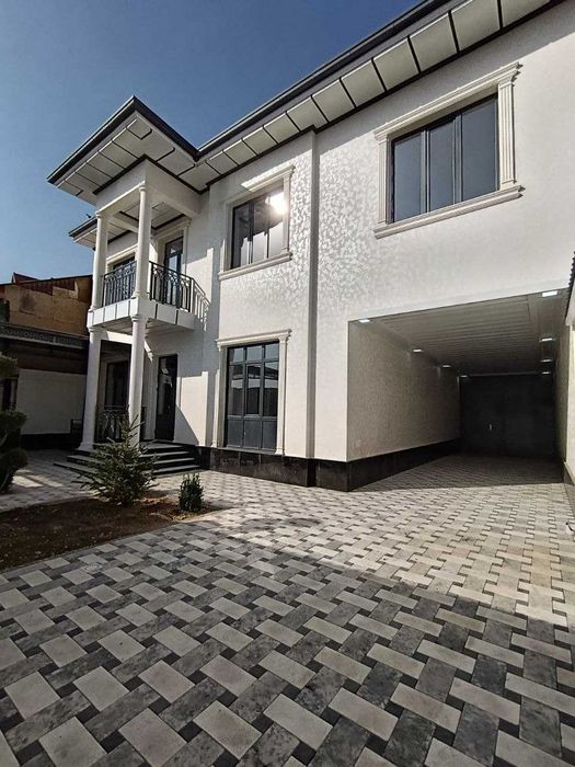 Уч кахрамон  Постидан 4 км. Участка сотилади. 2,5 сотик 8 хона.