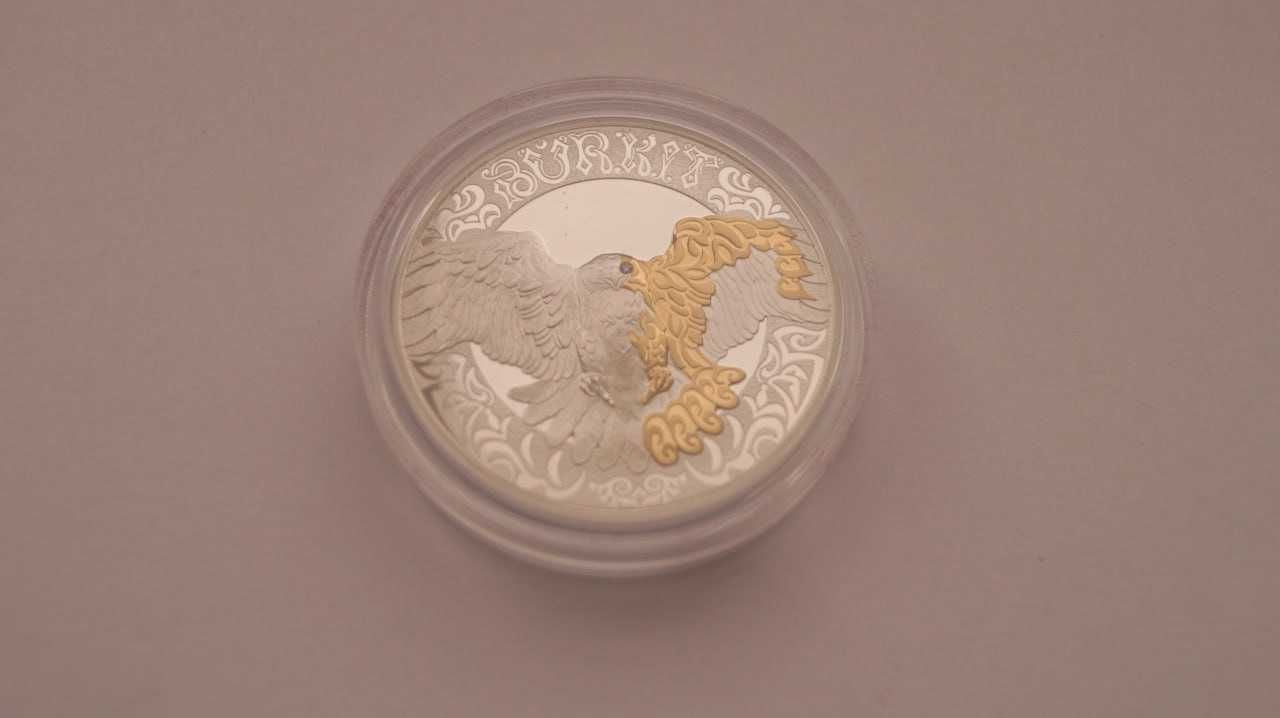 Монета из серебра с бриллиантом Беркут