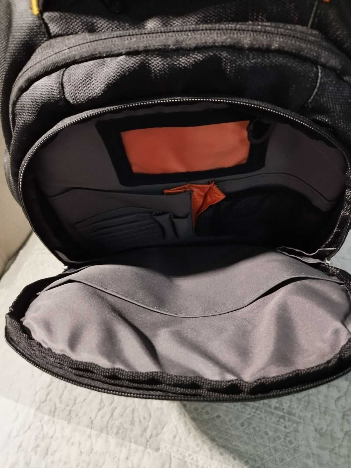 Раница/чанта черна с много джобове и прегради