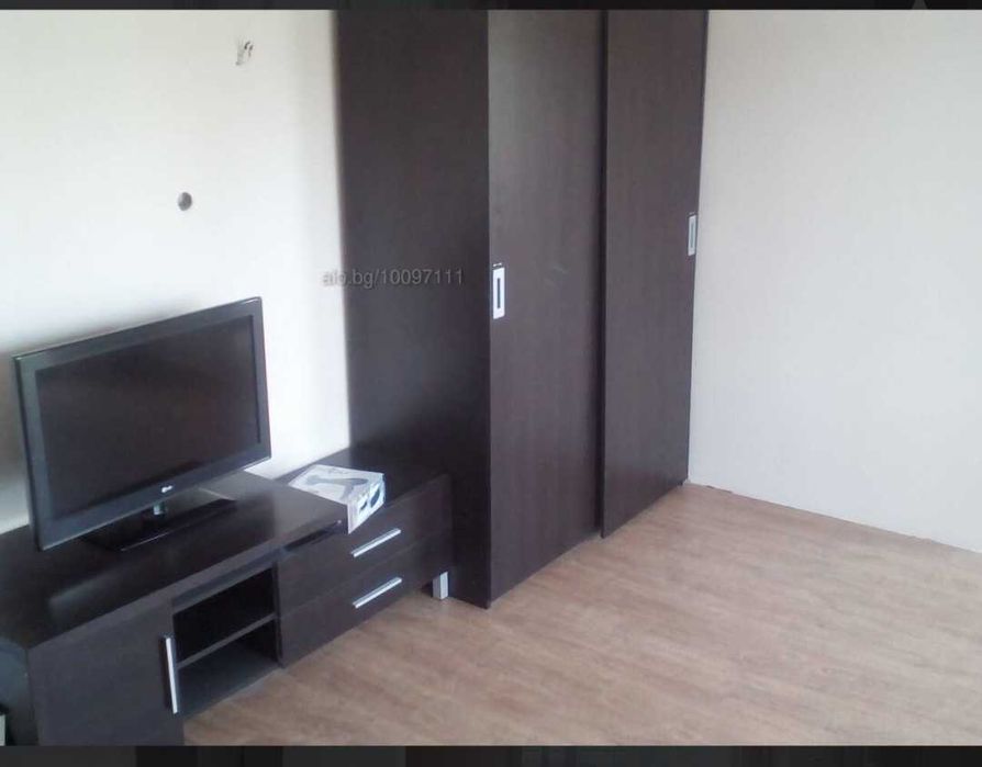 Дава се под наем Тристаен апартамент в Бургас, Лазур - 70 кв.м за 550 € - Снимка #1