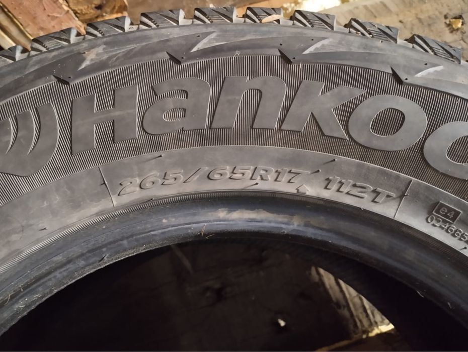Продам комплект замних шипованых шин на 17