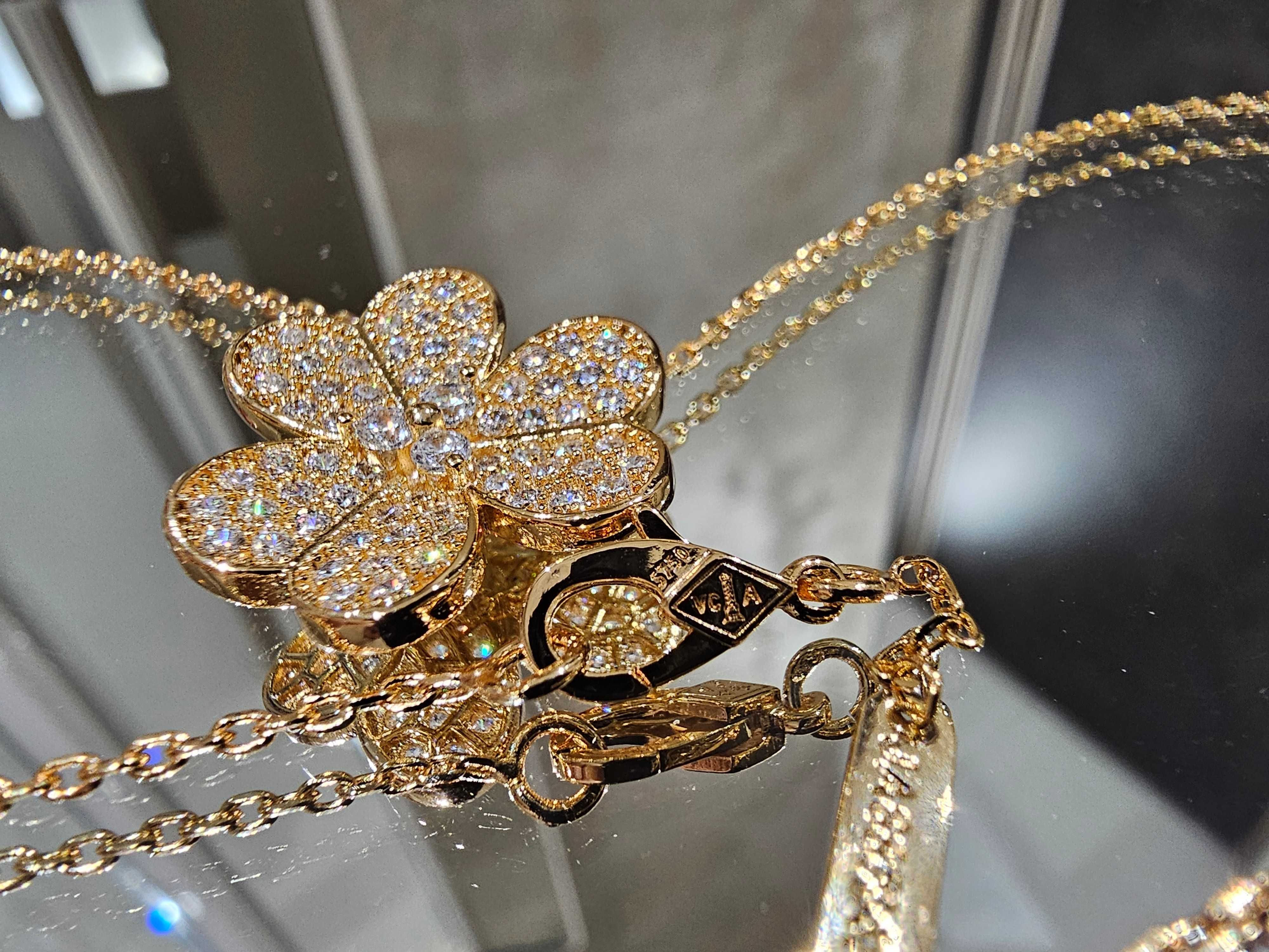 Van Cleef & Arpels VCA Rose Frivole Large Diamond Clover Дамско Колие