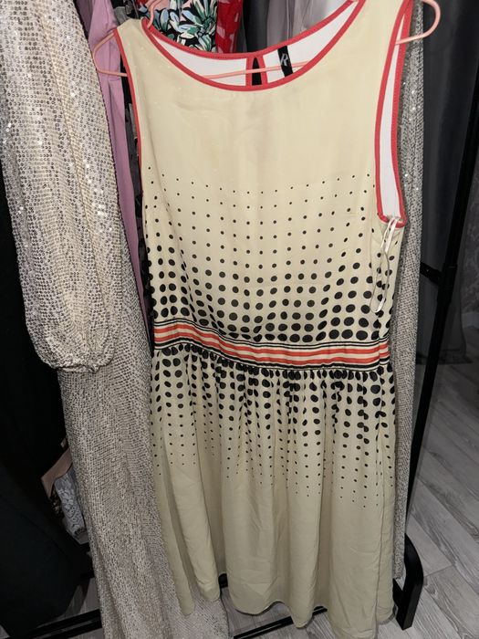 Одежды б/у по приемлемым ценам , только одевали 1 раз