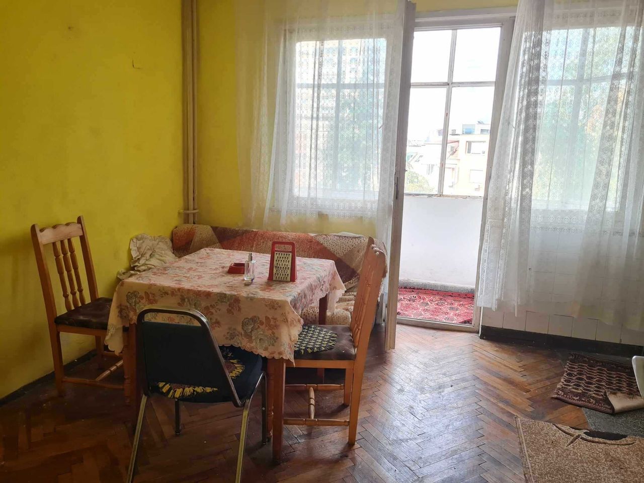 Продава се Тристаен апартамент в Плевен, Идеален център - 110 кв.м за 1364 €/кв.м - Снимка #1