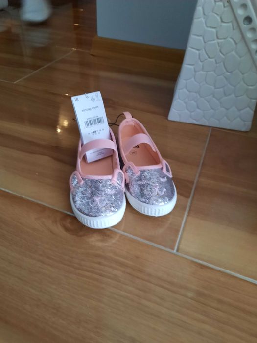 Обувки за момиче тип барелинки, нови Sinsay