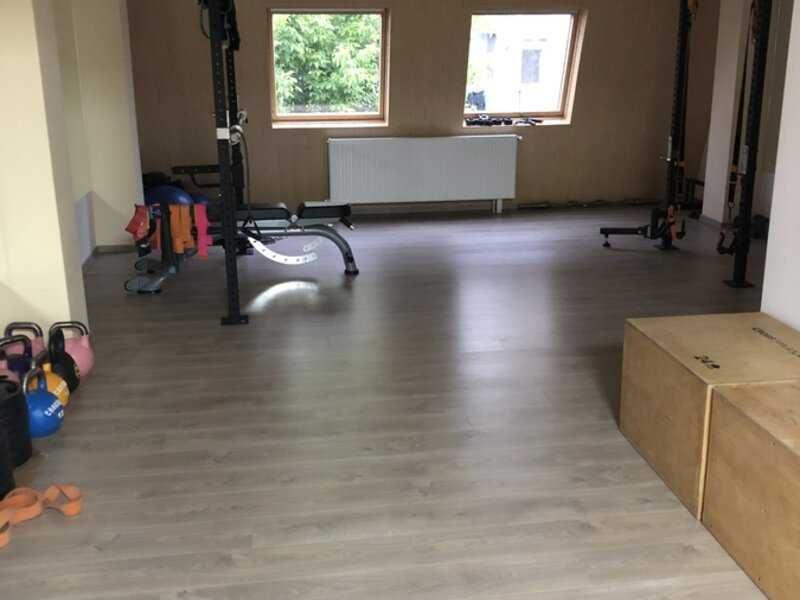 ZONA VITAN AUCHAN 240 mp Et.1 si Mansarda 950 euro