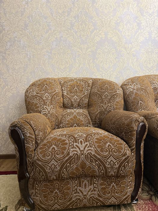 Продается диван и кресла