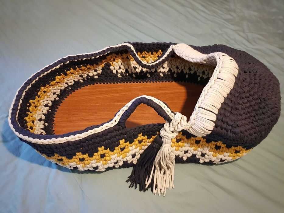 Кош за новородено, ръчна изработка