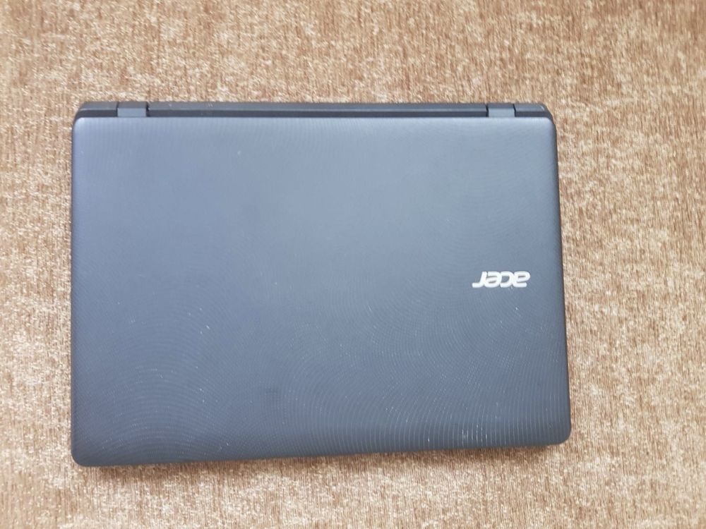 Acer ES1-131 Лаптоп