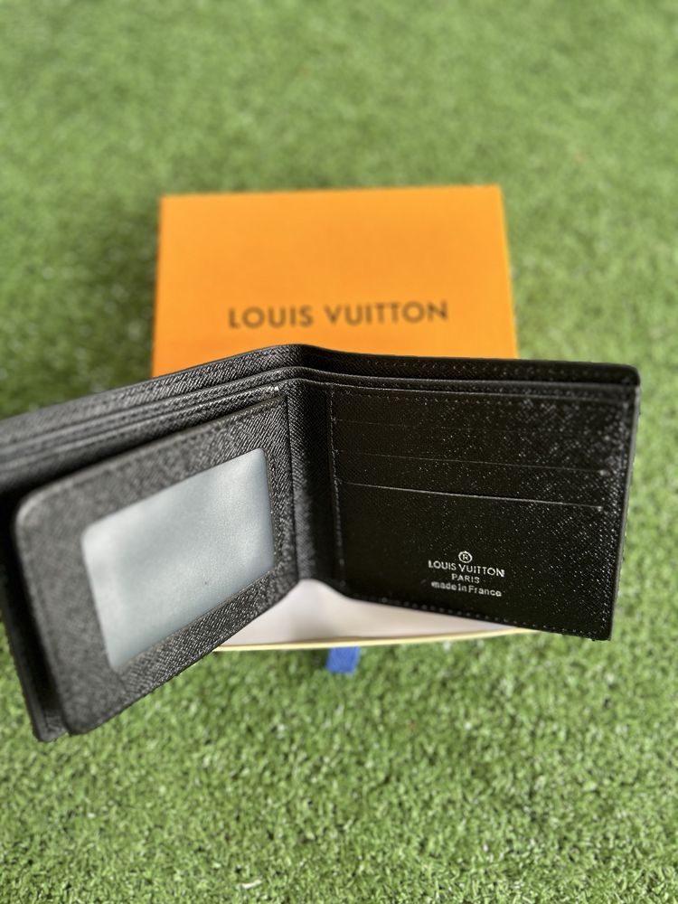 Портфйел Louis Vuitton