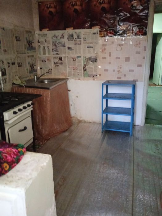 Uy sotiladi 3 xona , chirchiq 8 mikrorayon