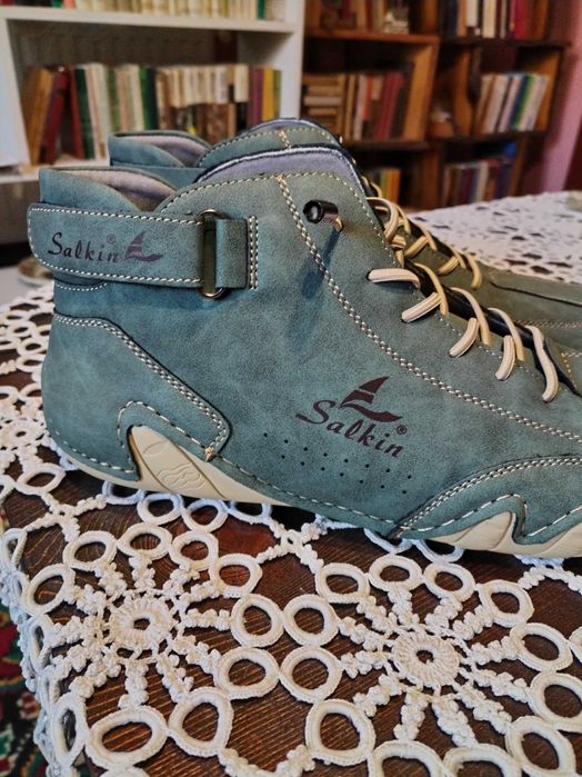 Încălțăminte sport foarte ușoară comodă