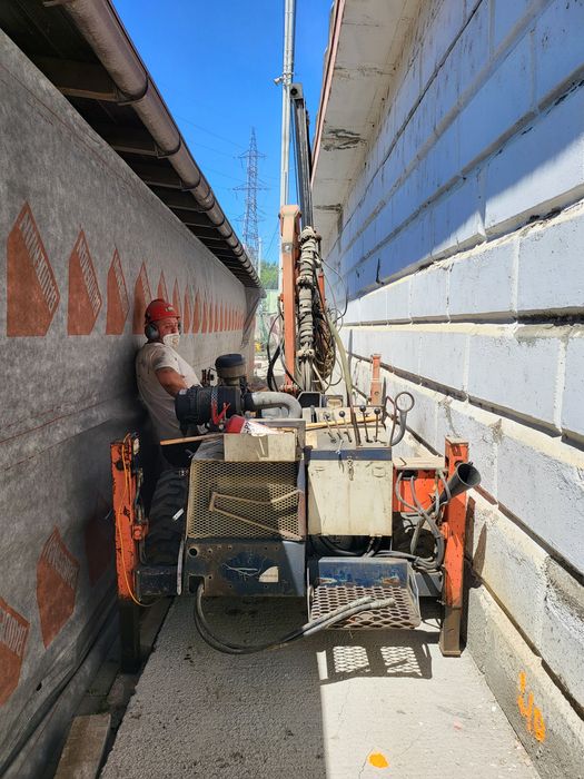 Execut lucrări de foraj pentru ancorare si stabilizări