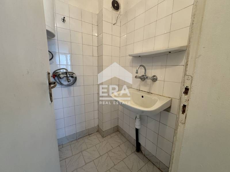 Продава се Двустаен апартамент в Варна, Цветен квартал - 64 кв.м за 1711 €/кв.м - Снимка #6