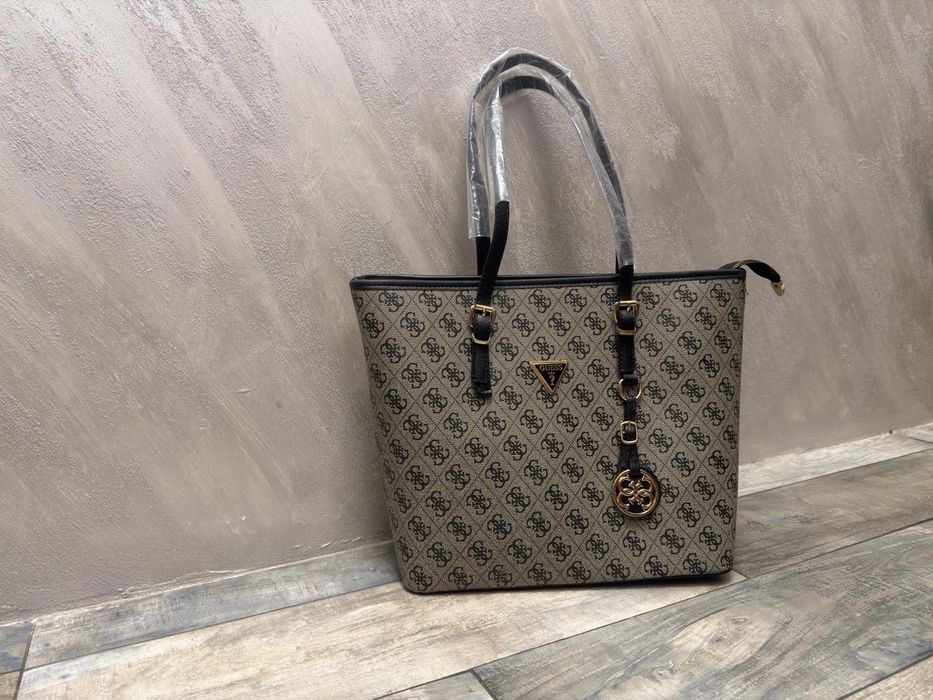 Guess дамски чанти Karl