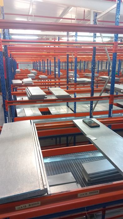 Rafturi metalice cu mezanin 456x346