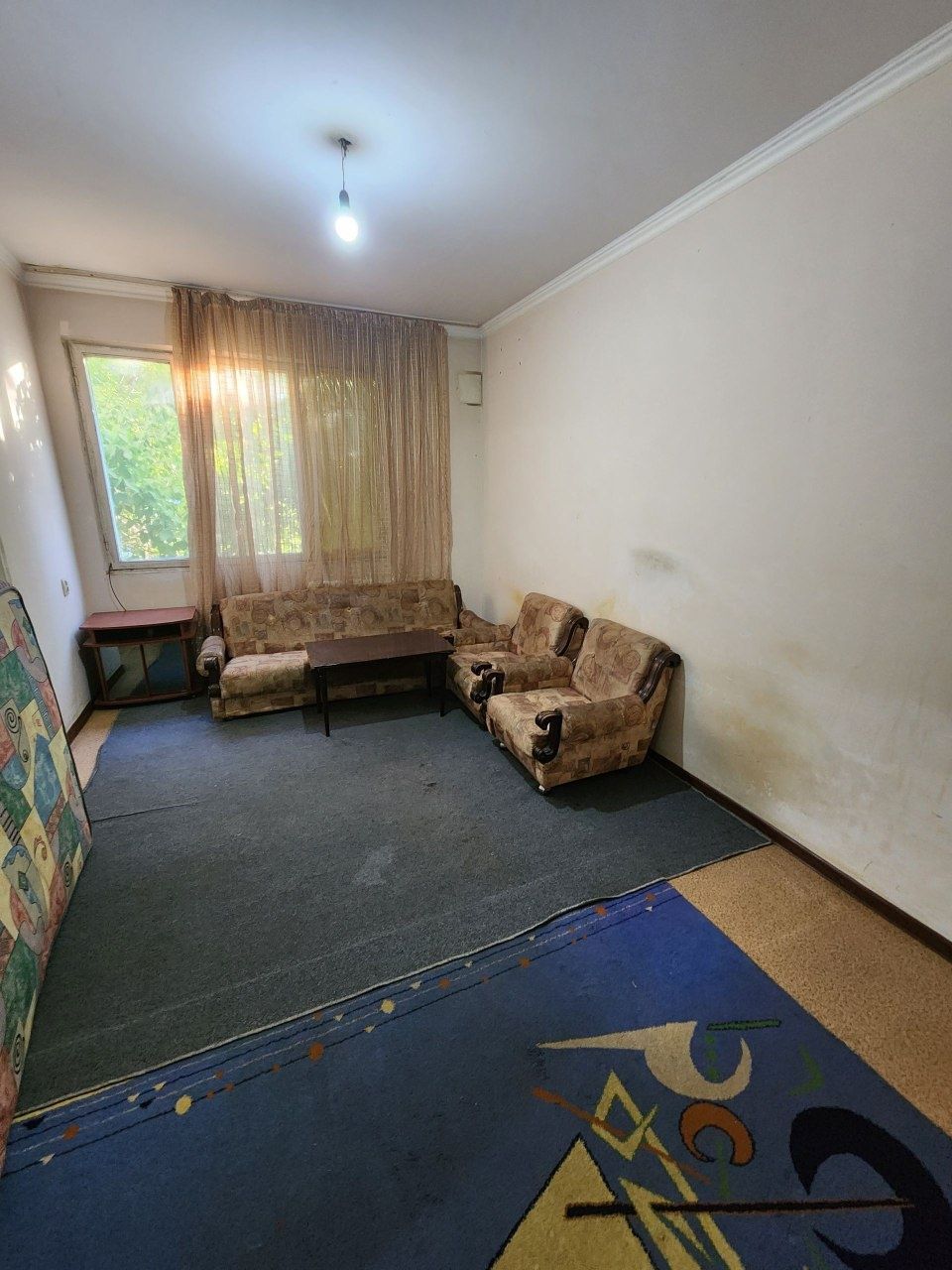 Продажа квартиры 

Чиланзар 8 квартал 
1/3/4  без балкона 
Ор-р ровд.