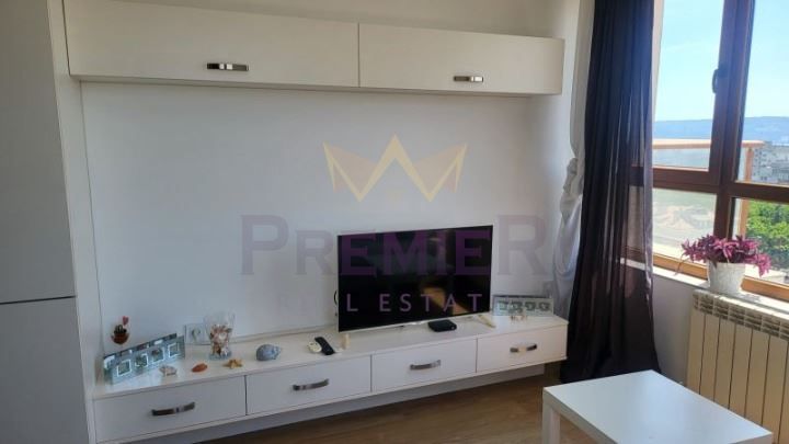 Дава се под наем Тристаен апартамент в Варна, Чаталджа - 160 кв.м за 1200 € - Снимка #2