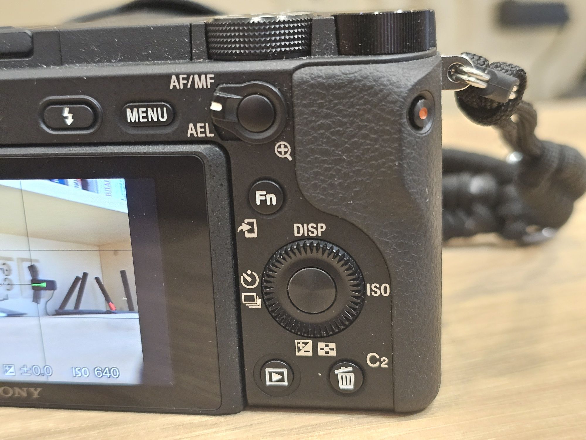 Sony Alpha a6400 в гаранция с 4 обектива, аксесоари