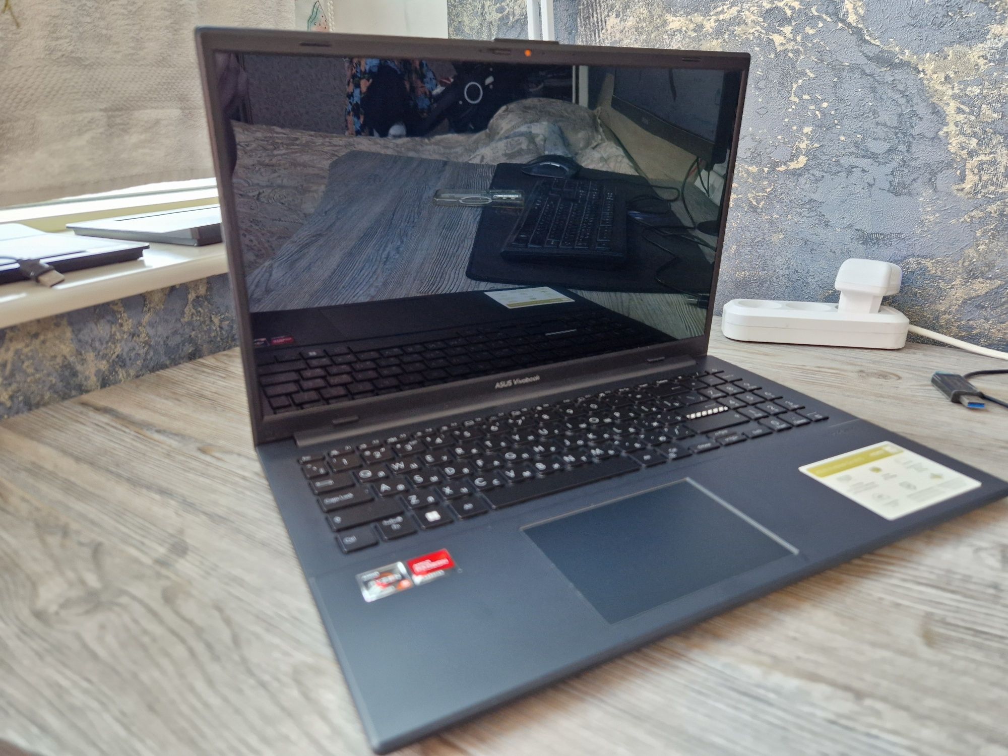 Ноутбук с OLED дисплем Asus Vivobook Go15