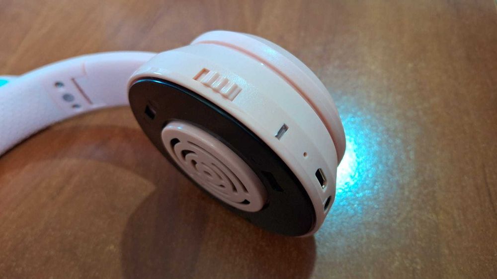 Casti wireless copii IFECCO, cu urechi luminoase, husa, roz