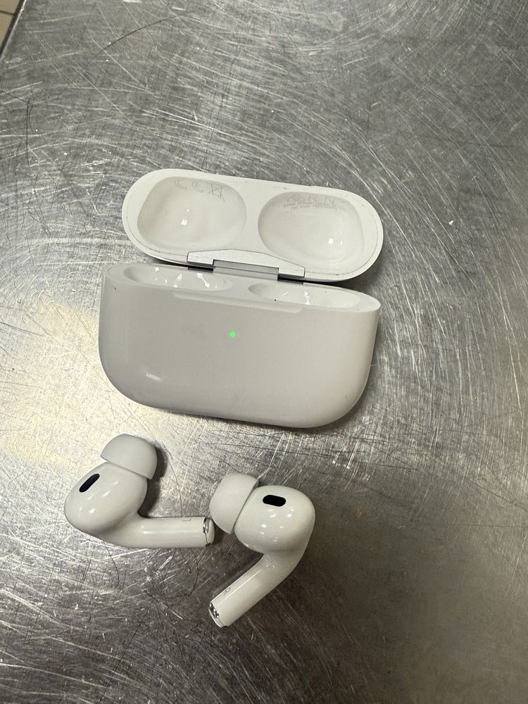 Airpods pro 2 оригинал всё работает