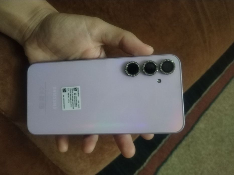 Samsung A35 yengide qirilmagan