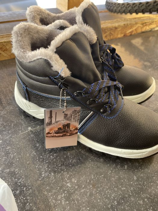 Продам новые ботинки