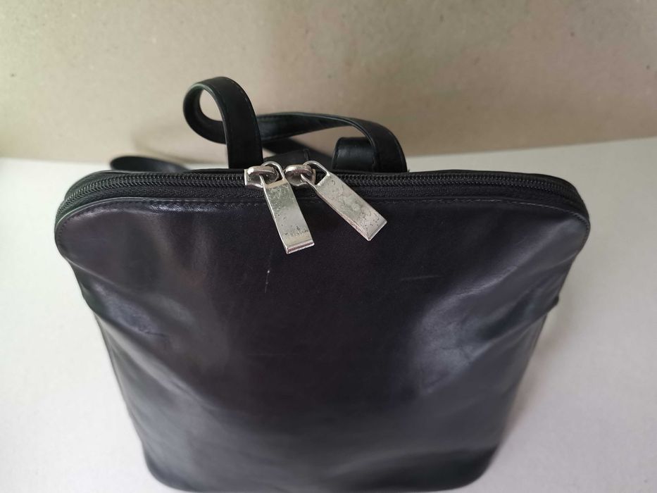 Кожена раница, черна