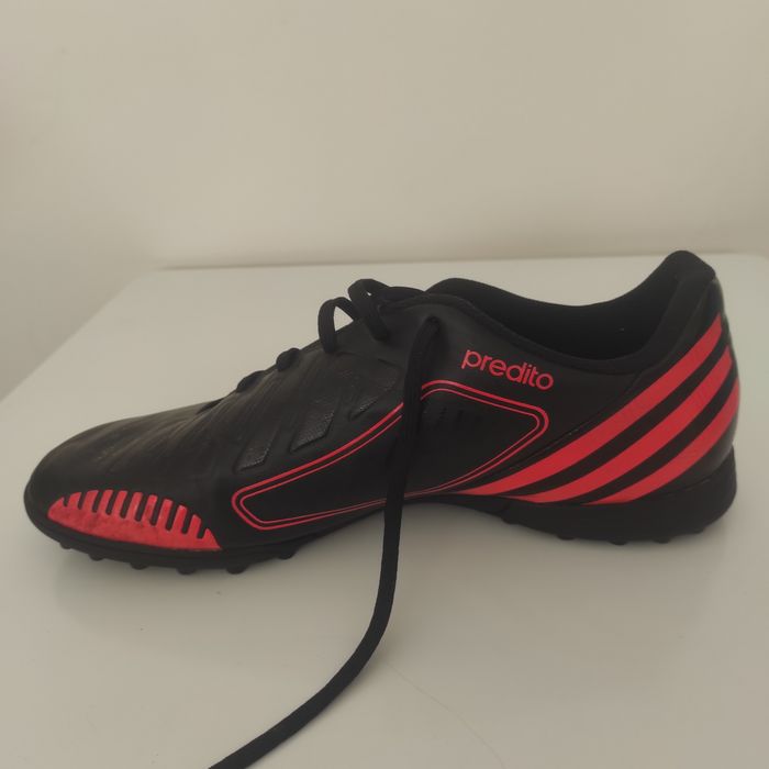 Футболни обувки стоножки Adidas Predator 44