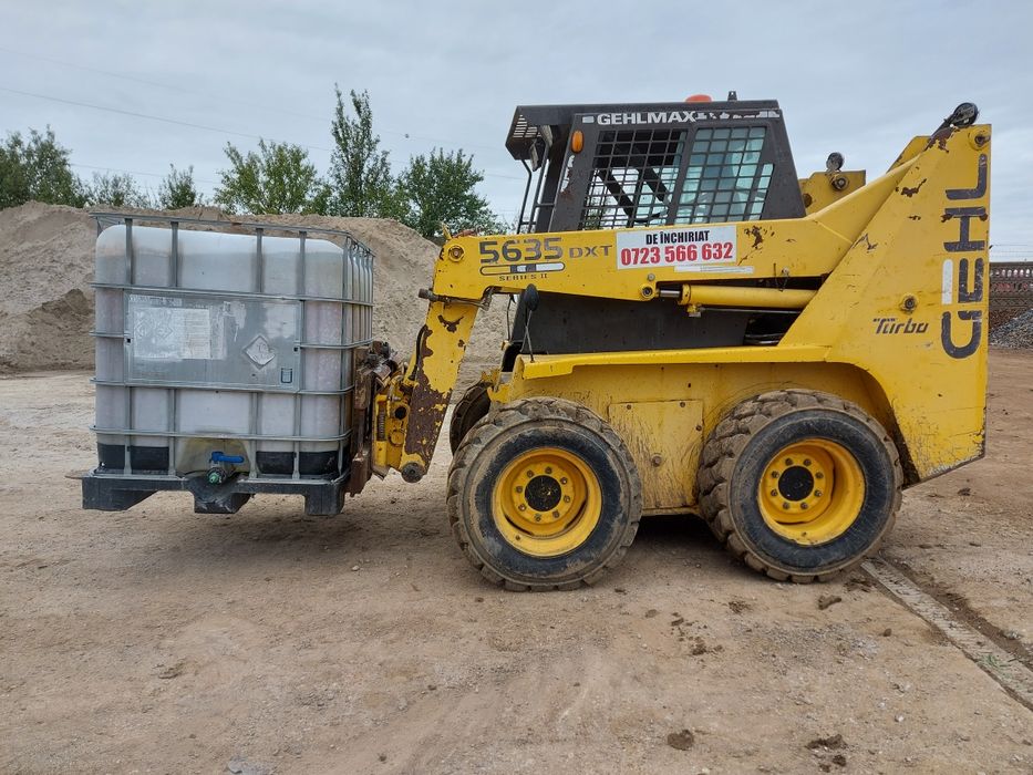 Închiriez buldoexcavator miniexcavator bobcat