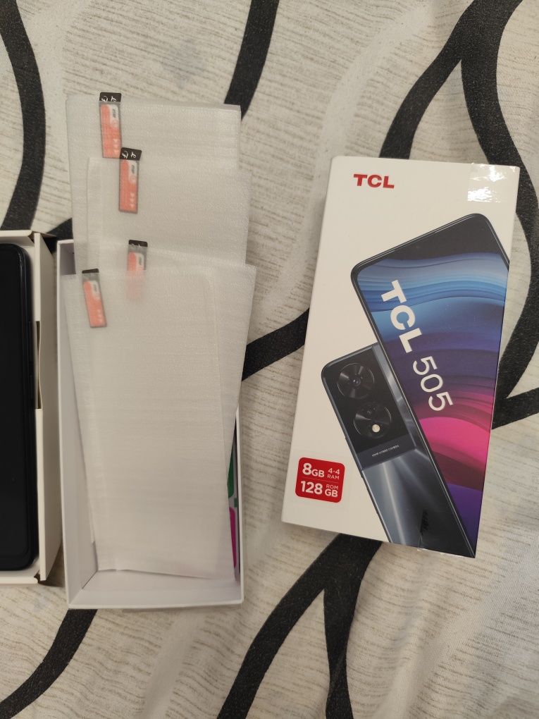 TCL 505 смартфон