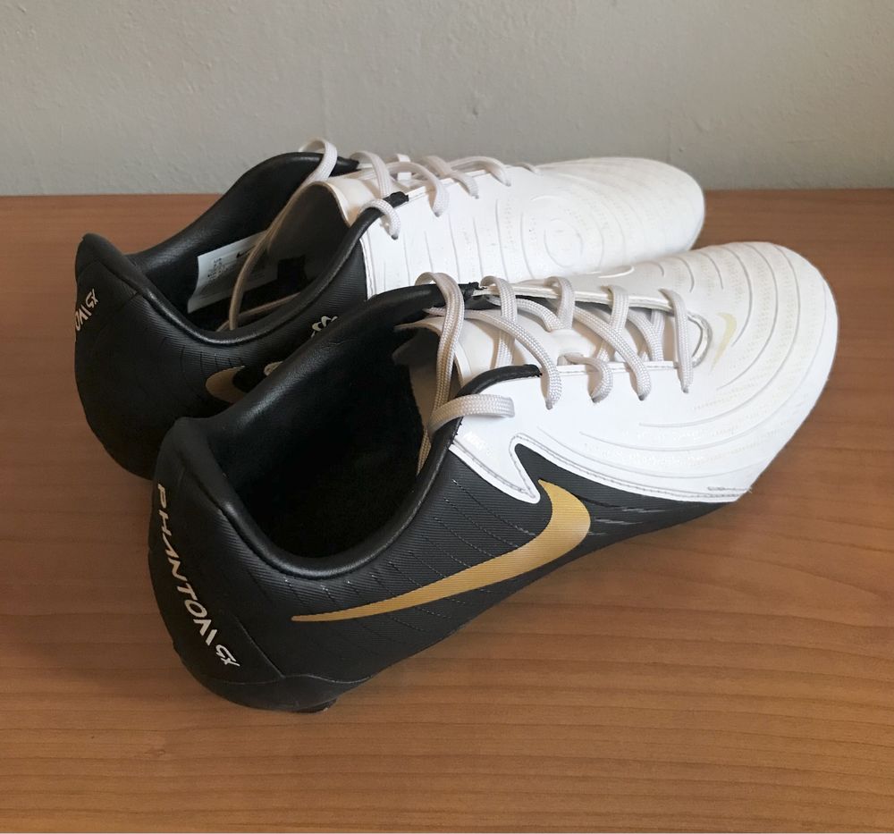 Детски футболни обувки NIKE Phantom GX 2 Academy MG, 40,5 номер