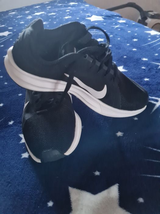 Vand schimb adidasi nike