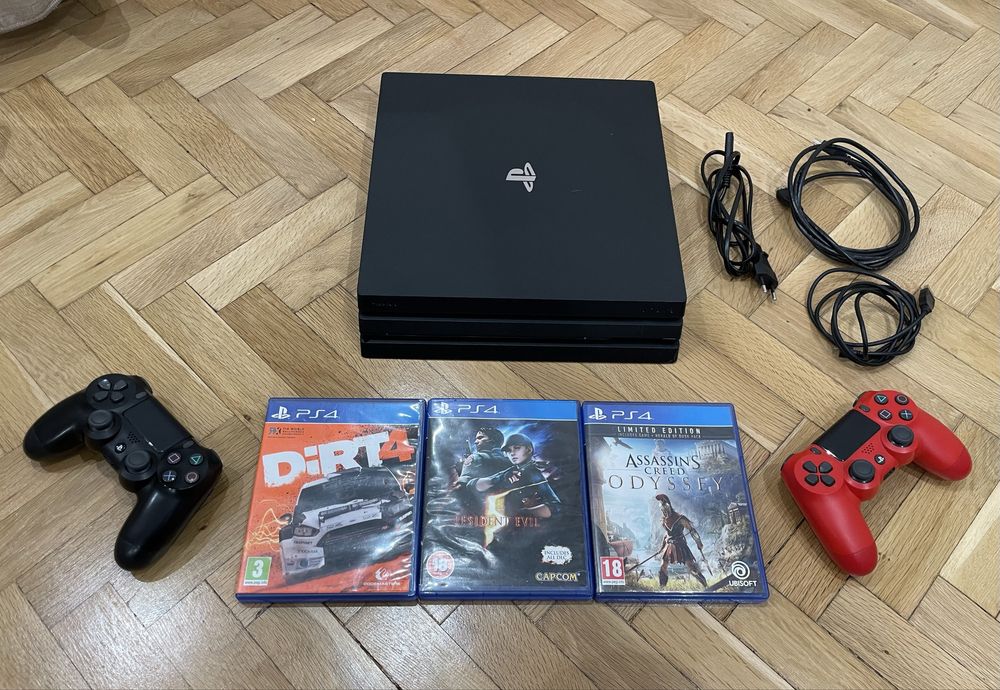 Playstation 4 PRO/PS4 PRO - 1TB с два джойстика