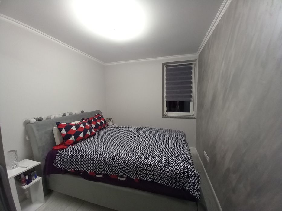 Închiriez apartament 2 camere.