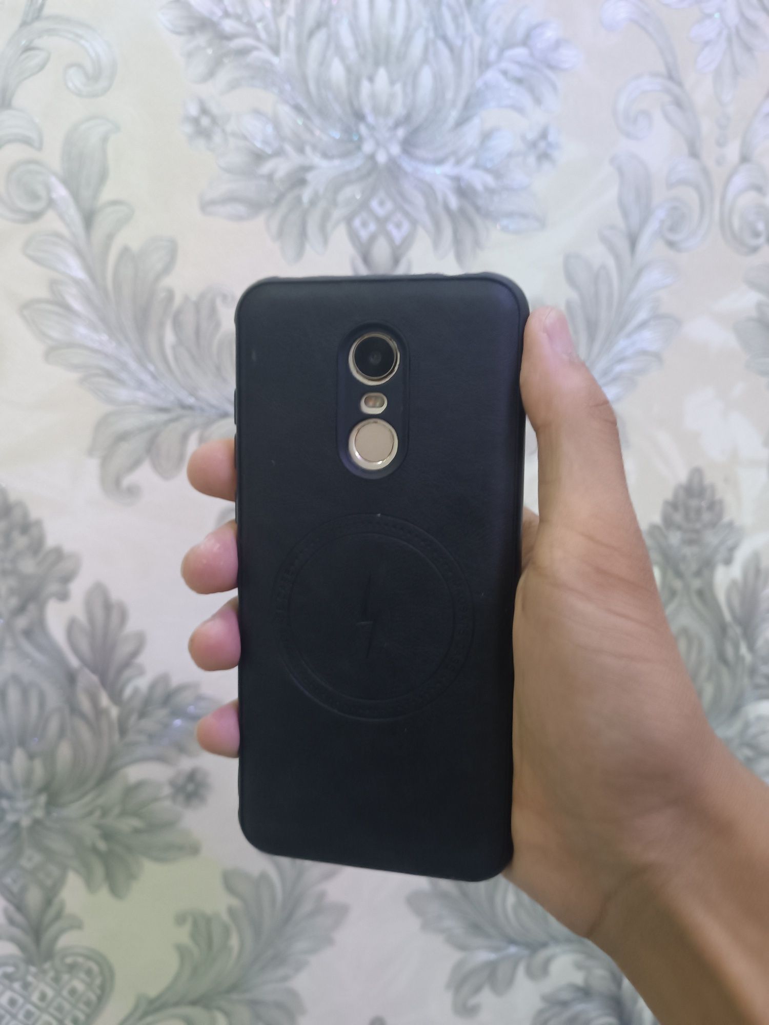 Redmi 5plus 4/64gb srochni sotiladi